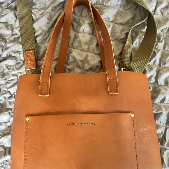 Portland Leather Almost Perfect Crossbody bag - Picture 5 of 7